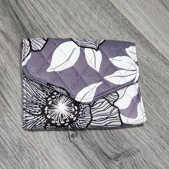 NWOT Vera Bradley RFID Floral Moon Trifold Quilted Wallet - Picture 1 of 7